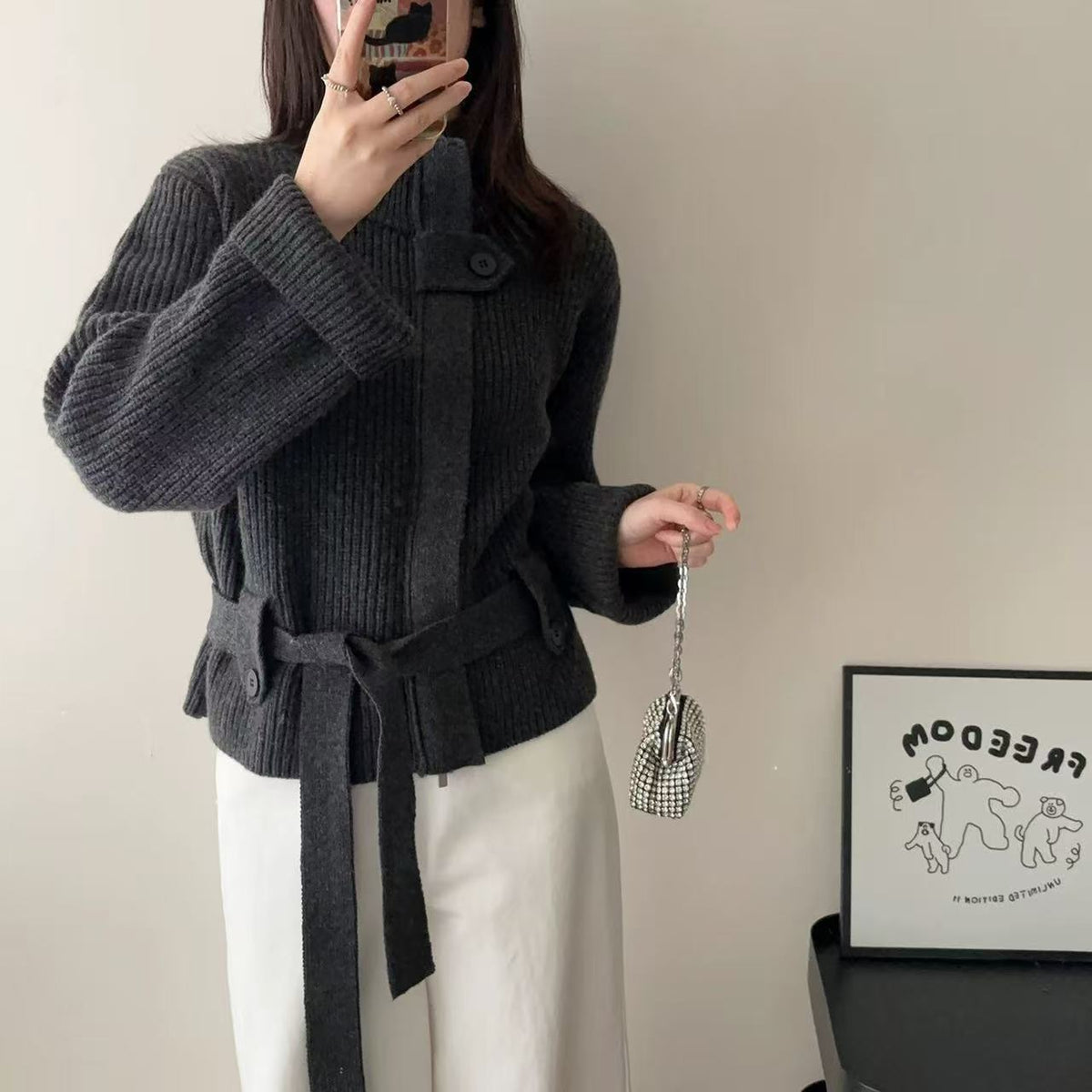 グレー